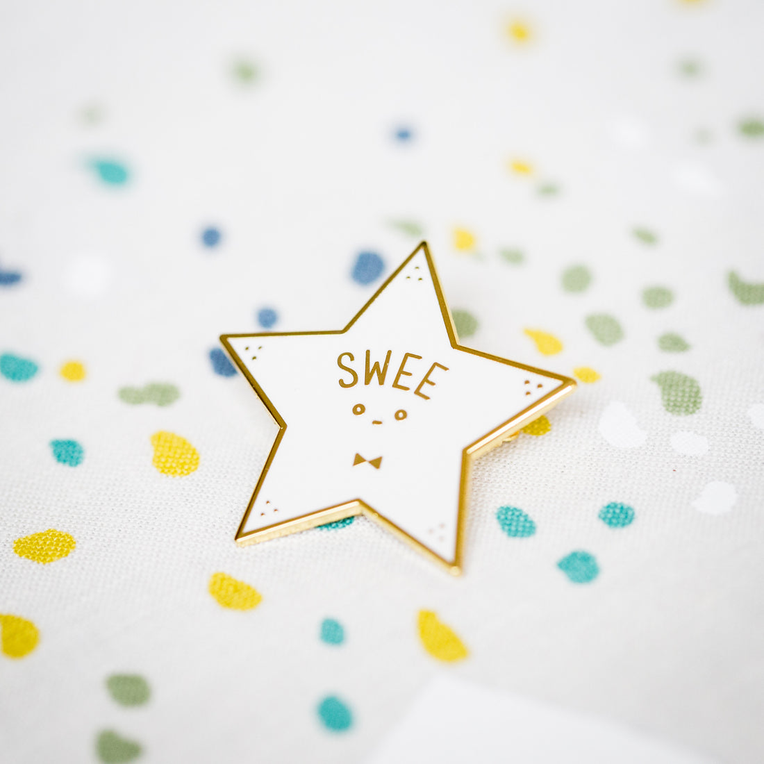 Swee Brooch (White)