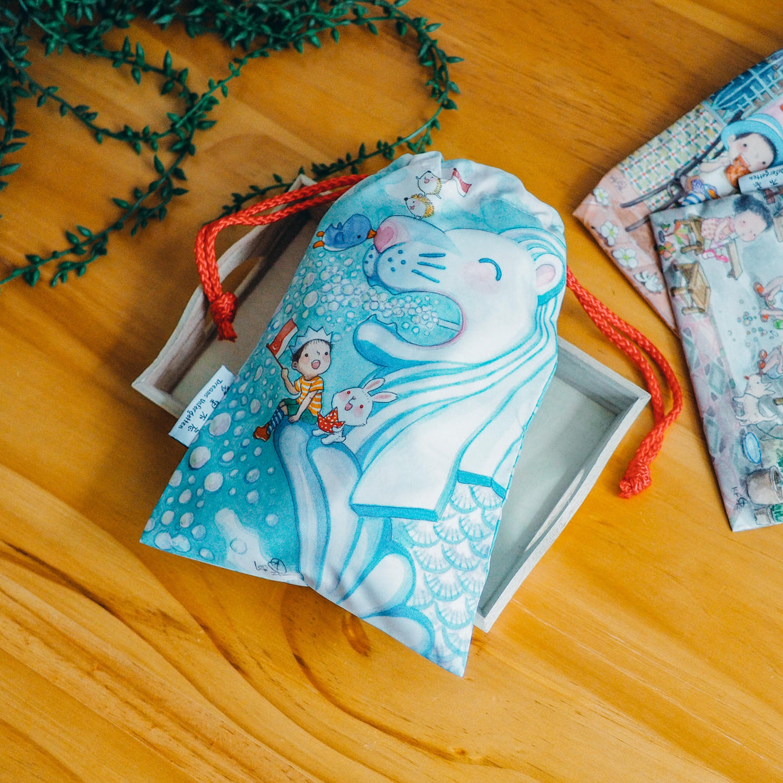 Ah Guo Reversible Drawstring Pouch